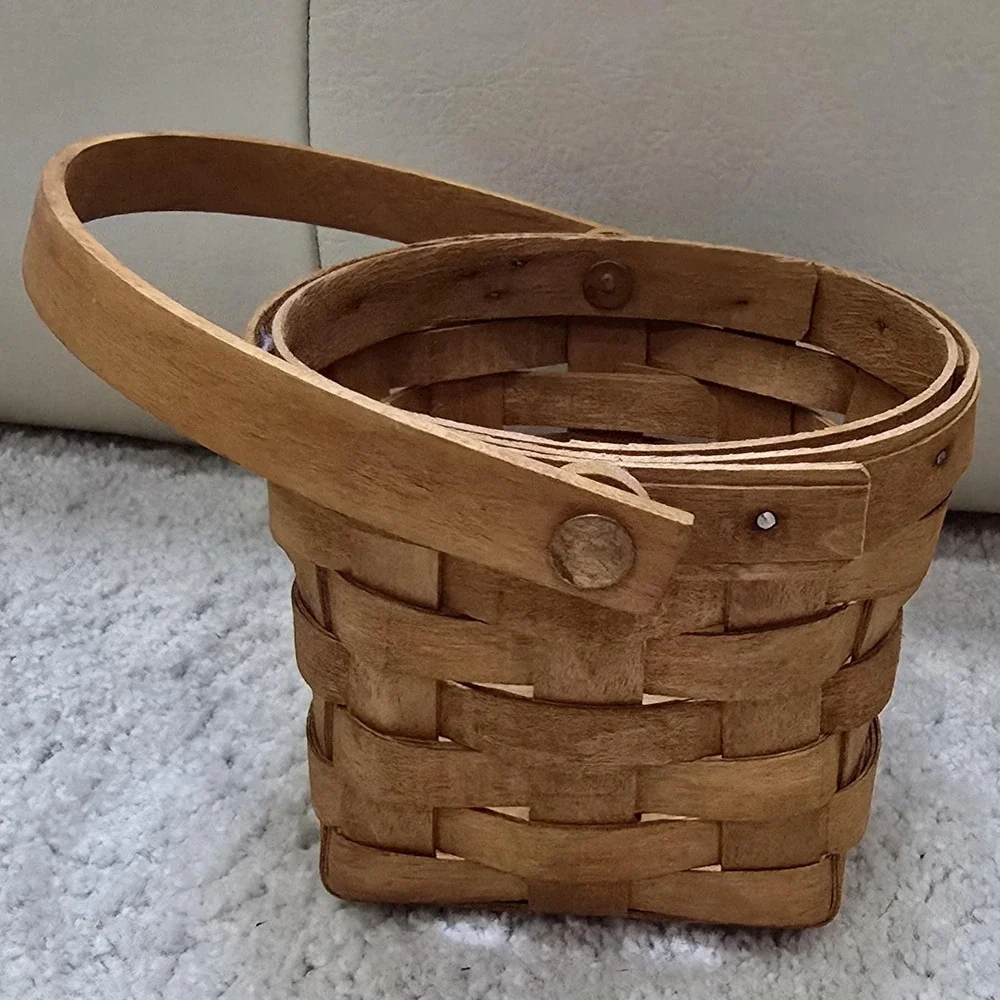 Vintage 1994 Longaberger Handwoven‎ Round Basket with Handle Dresden Ohio USA